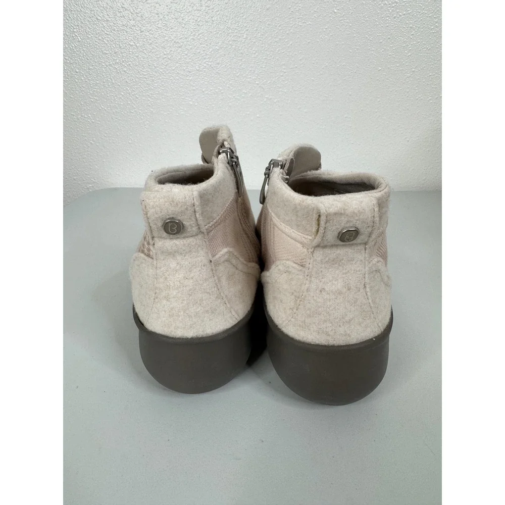 Bzees Kick Back Ankle Boots in Taupe Plaid Size‎ 8.5
